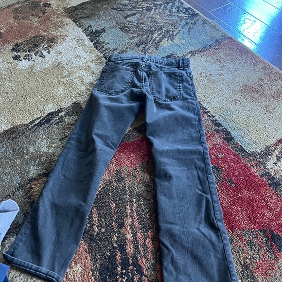 Old navy straight legged Jeans - Picture 2 of 3